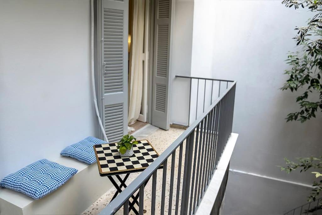Romantic With Hot Tub Next To Acropolis Appartement