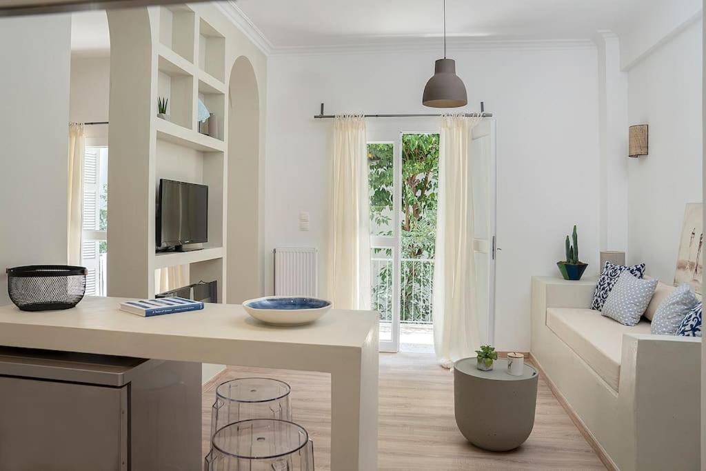 Romantic With Hot Tub Next To Acropolis Appartement *