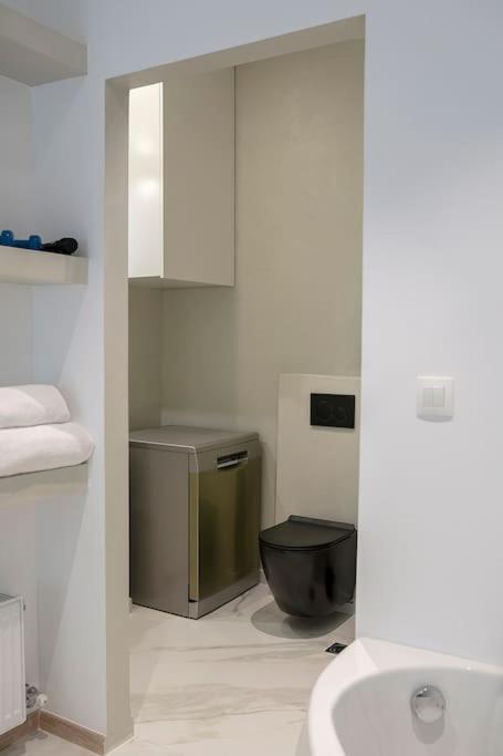 Romantic With Hot Tub Next To Acropolis * Athen